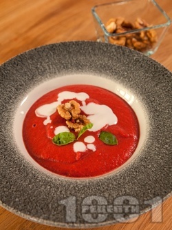 Крем супа от червено цвекло с прясно мляко и течна сметана - снимка на рецептата